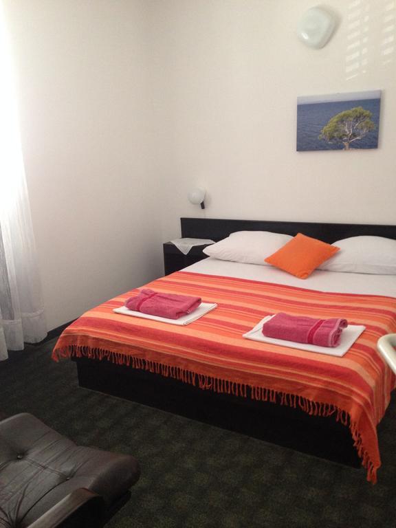 Guest House Alek Vrboska Quarto foto